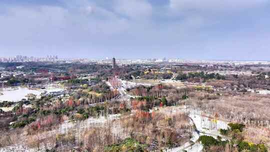 航拍瘦西湖景区园林雪景观音山大明寺宋夹城