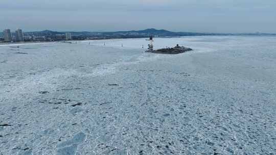 秦皇岛冬季仙螺岛海边冻海