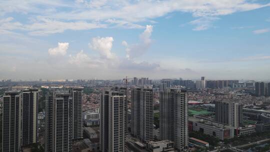 大雨过后的城市