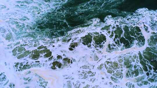 蓝色大海的泡沫波浪视频素材模板下载