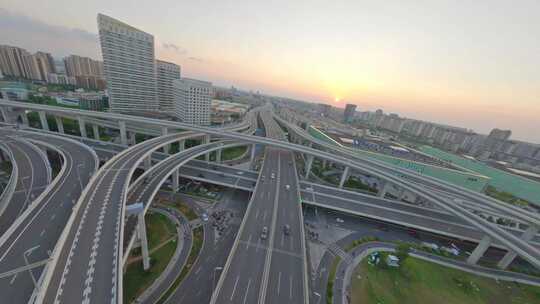 穿越机航拍扬州西区五层高架夕阳车流行驶