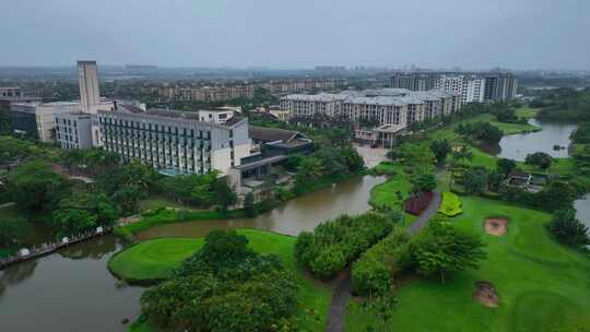 带太阳能板的现代小区俯瞰全景