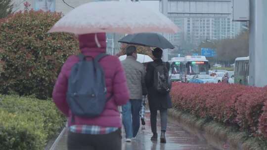 雨天9多镜头冬雨的街道行人