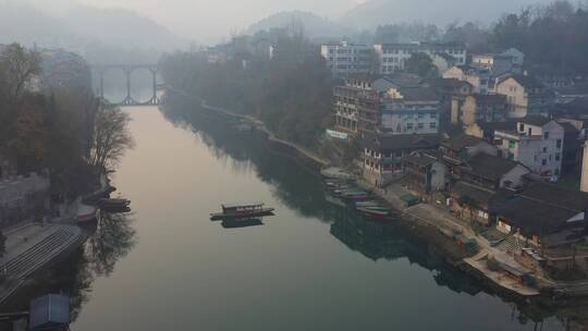 航拍清晨的湘西茶峒古镇（边城）风景