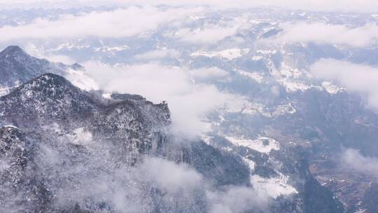 4k航拍恩施雪山雾凇峡谷风光