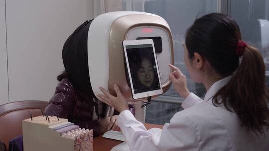 医生脸部美容问诊皮肤管理视频素材模板下载