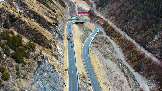 4K航拍318川藏线天路盘旋公路素材1