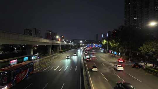 城市夜晚交通车流深圳龙岗大道地铁3号线B视频素材模板下载
