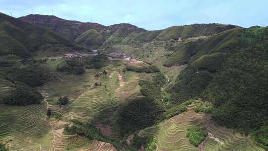 航拍浙江丽水云和梯田风景区白银谷古村落