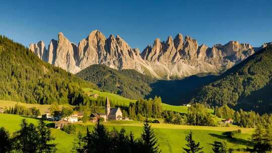 St Magdalena，Val di Funes，白天的时间流逝变成了夜晚