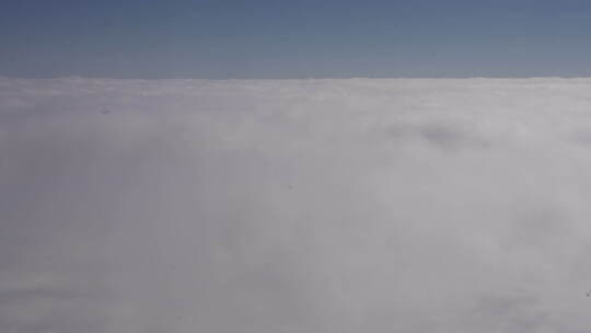 万米高空地球平流层云海