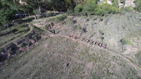 西北农村小学航拍4K留守山区贫困学生