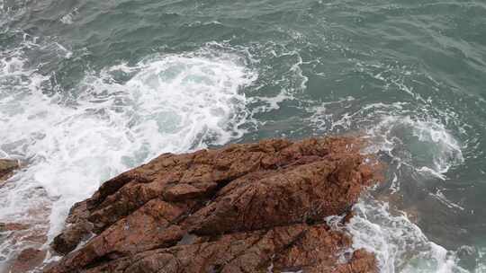 深圳海岸线-大梅沙礁石风起浪涌