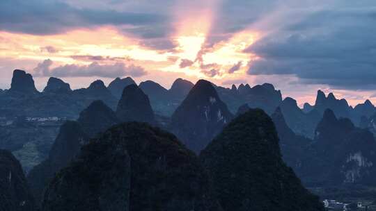 桂林阳朔群山