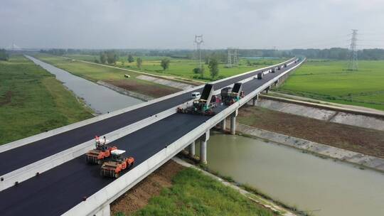 高速公路铺沥青修路视频修路现场修路修高速视频素材模板下载