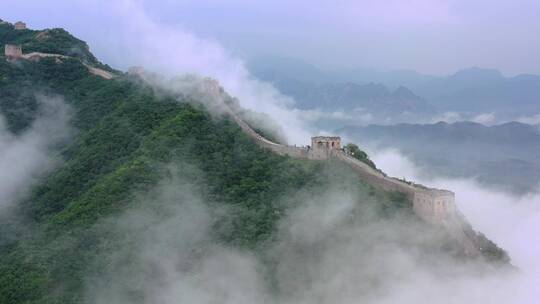 长城雨后云海翻滚震撼大气