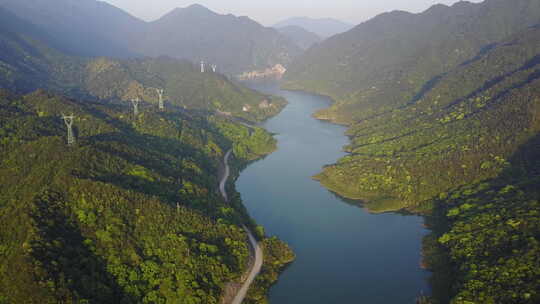 江西水坝航拍水库山脉河流高压电线塔大远景