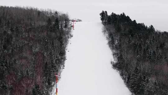 航拍黑龙江伊春梅花山滑雪场雪景