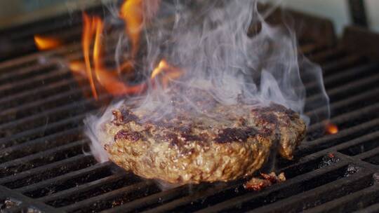 火焰炙烤牛肉汉堡