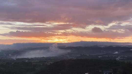 云南西双版纳旅游山顶日出朝霞霞光