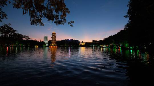 广西桂林日月双塔两江四湖湖面倒影夜景