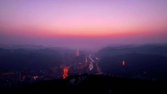 城市山脉夜景