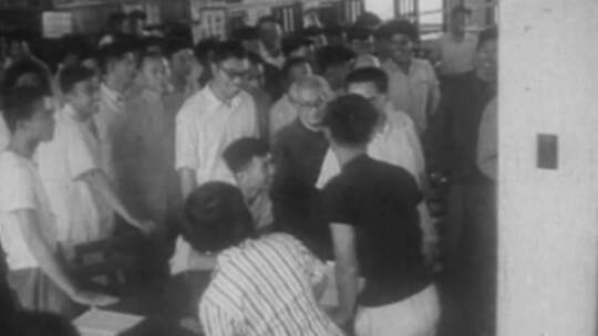 1959年 周恩来视察南开大学