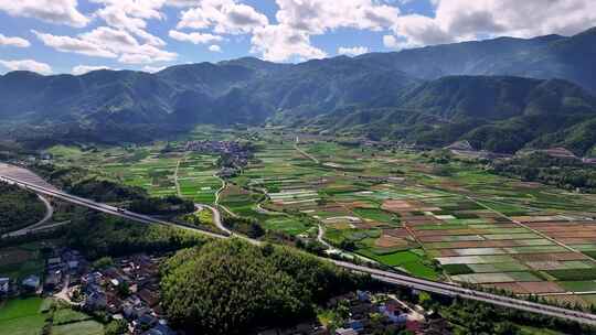 航拍乡村稻田自然风光高速公路