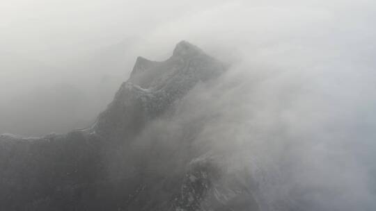 北京箭扣长城冬季雾凇云海震撼景观