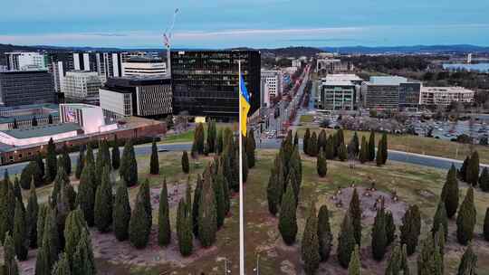 城市航拍澳洲首都堪培拉澳大利亚国旗汽车视频素材模板下载