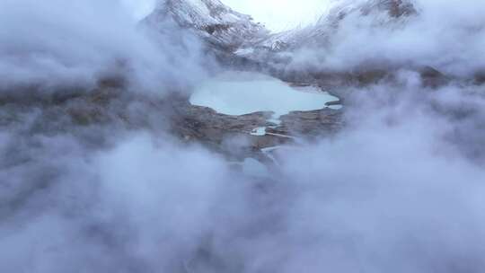 西藏云海雪山