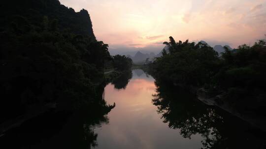 桂林阳朔漓江朝霞