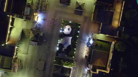 成都都江堰市仰天窝广场自拍大熊猫夜景航拍