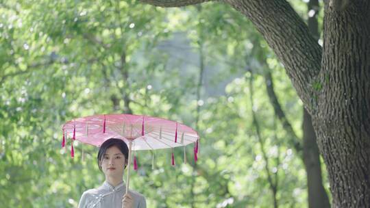 4K江南园林古典美女油纸伞