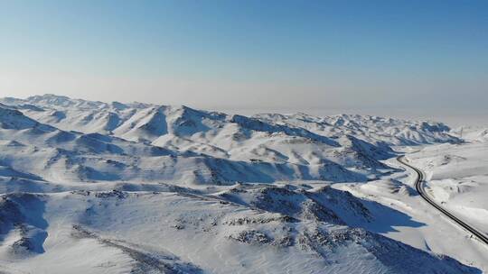 新疆北疆阿勒泰地区航拍公路冬天雪景视频素材模板下载