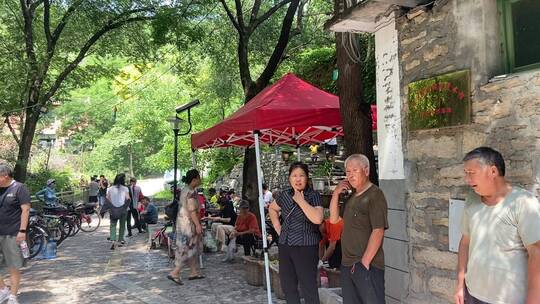 济南南部山区响呼噜泉，泉水喷涌势头强劲