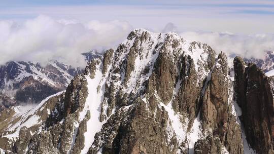 雄伟壮丽不可攀越的山峰雪景延时实拍素材视频素材模板下载