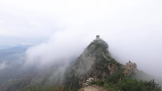 长城建筑夏季云海缭绕