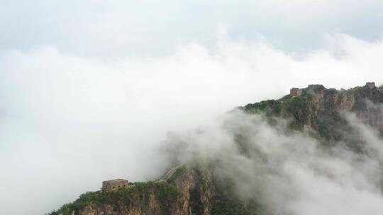 长城雨后云海翻滚震撼大气