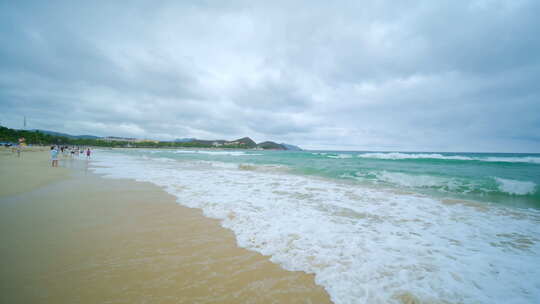 大海沙滩 波涛汹涌的海浪 海边 浪花