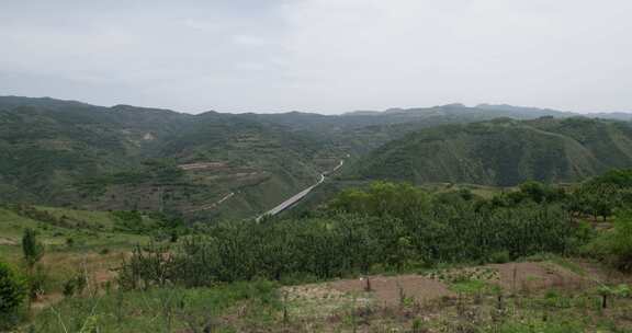 甘肃天水农村山川土堡