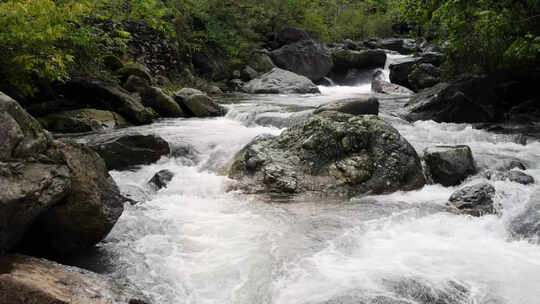 高山峡谷溪流流水