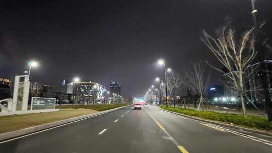 城市夜晚夜景开车第一视角汽车窗外沿途风景