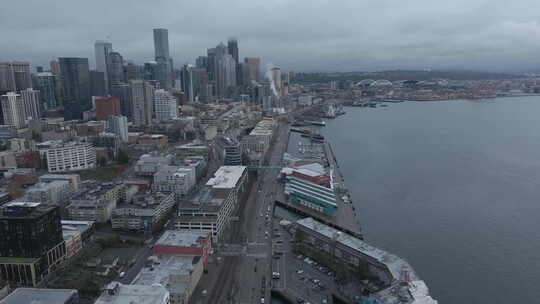 航拍西雅图码头和市中心天际线右平移。视频素材模板下载
