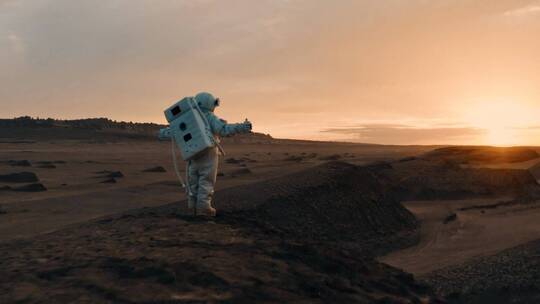 航拍火星上宇航员视频素材模板下载
