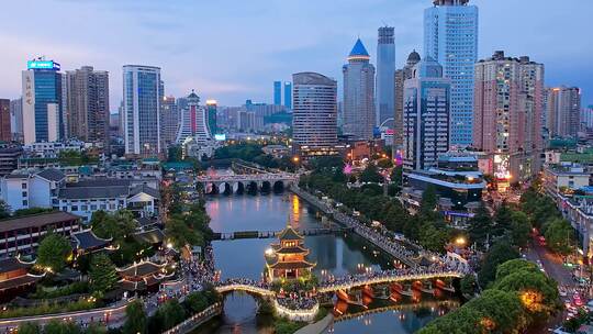 中国贵州贵阳甲秀楼和城市天际线夜景航拍