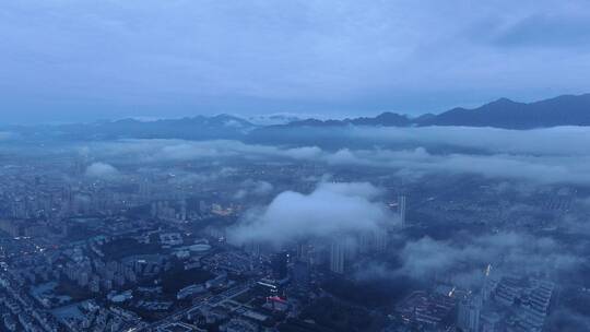 航拍浙江桐庐富春江，县城