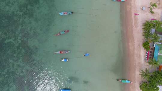 海滩附近的渔船视频素材模板下载