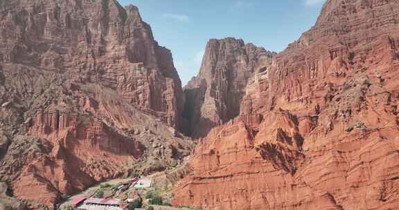 天山神秘大峡谷丹霞地貌航拍