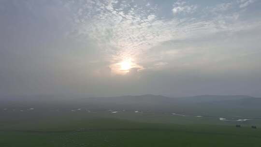 莫尔格勒河草原雾霭